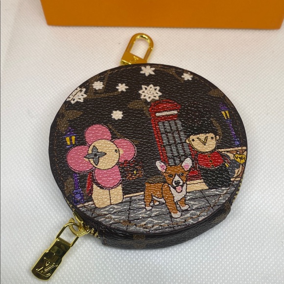 ✅ PRICE IS FIRM ✅ Brown Coin Purse with Cartoon Motif - Picture 2 of 3